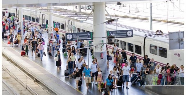 Más plazas de tren los viernes y los domingos por el inicio del curso