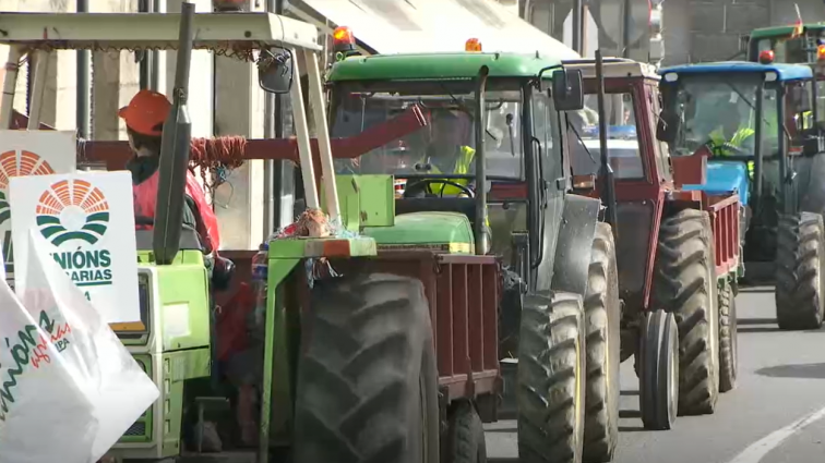 Colapso en el centro de Santiago de Compostela por la tractorada con unos 100 vehículos agricolas