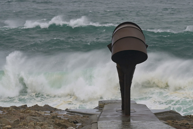 Rachas de viento de más de 143 km/h en Ourense y Galicia continúa en alerta por lluvia y temporal costero