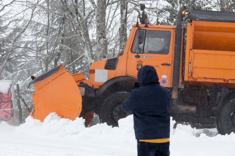 Rescatan a diez excursionistas atrapados en la nieve tras perderse en Cervantes