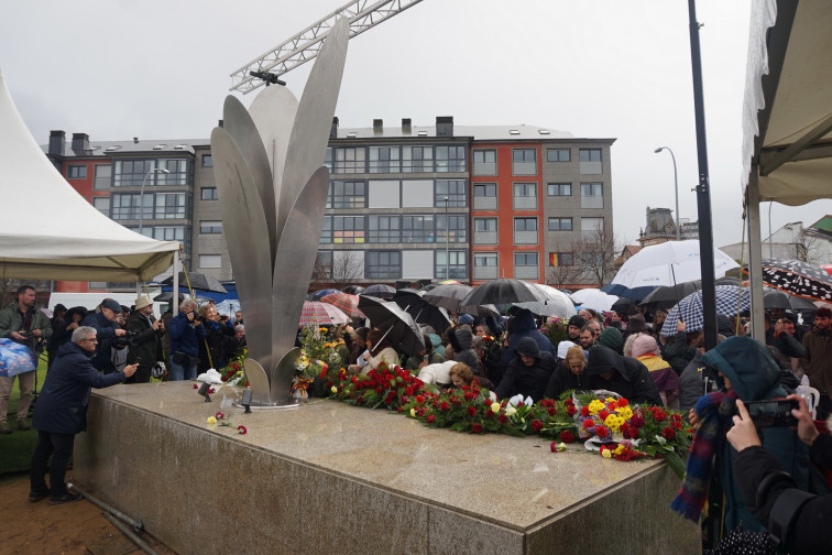 Homenaje en Ferrol a las víctimas del franquismo con un monumento en el Parque Antón Varela