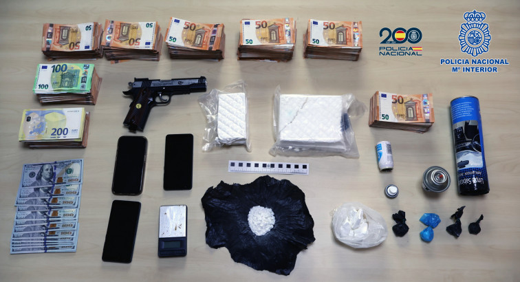 Más de 130.000 euros decomisados y un kilo de cocaína incautada en una detención en Santiago