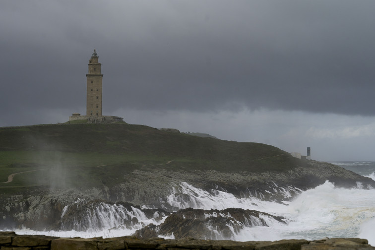 Olas de más de cinco metros en las primeras horas del día en Galicia