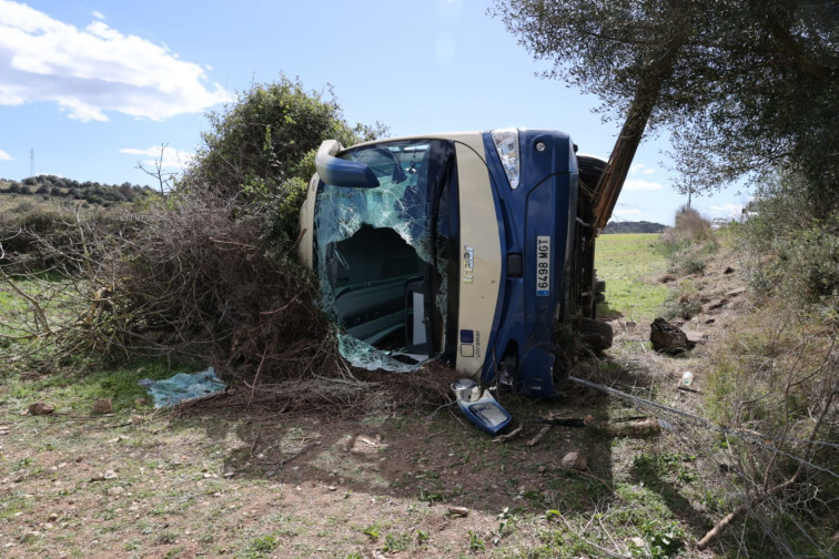 Siete heridos graves entre los 24 lesionados en el accidente del autobús del Imserso, con turistas gallegos