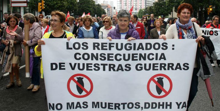 Una treintena de colectivos protestan  en La Coruña contra el acuerdo UE-Turquía sobre los refugiados