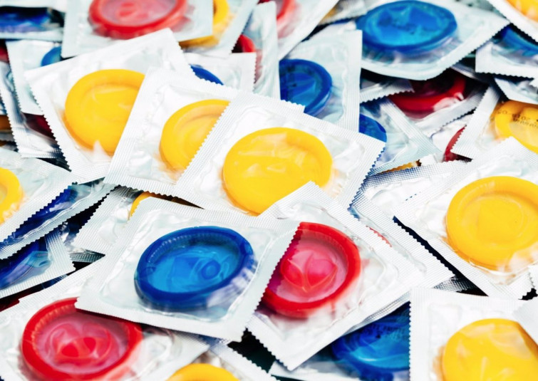 ¿Condones gratis para los jóvenes? El Gobierno estudia medidas para frenar el aumento de las ITS