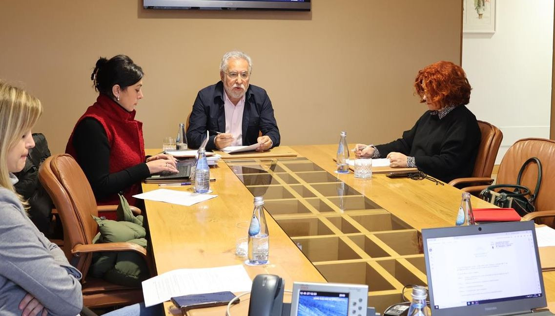 El presidente del Parlamento preside una reuniu00f3n de la mesa de la Deputaciu00f3n Permanente