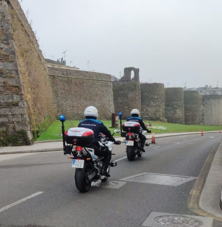 Archivo - Agentes de la Policía Local de Lugo patrullando por la ciudad.