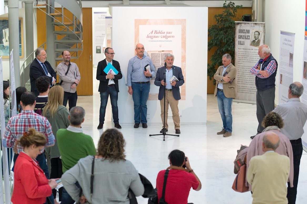 Un acto sobre a Biblia protestante en Ourense en 2017 en una foto de la Iglesia de Bonhome