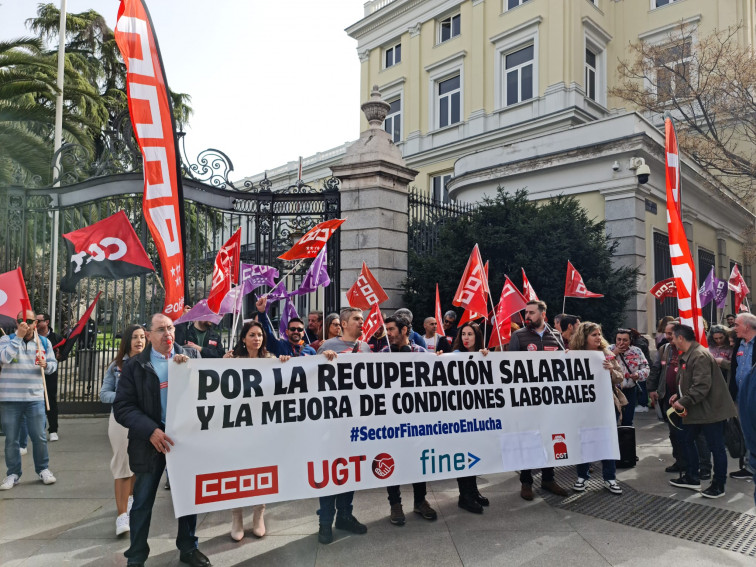 Tres de cada cuatro trabajadores de la banca secundan hoy la huelga en BBVA, Banco Santander o Deutsche Bank