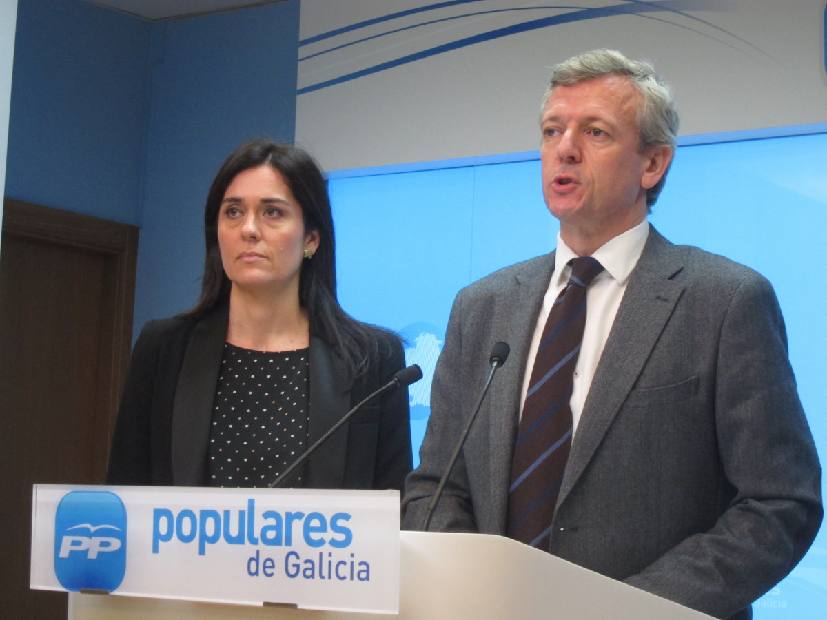 Archivo - Alfonso Rueda y Paula Prado (PPdeG) en rueda de prensa