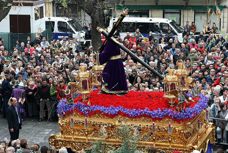 ¿Salir a cenar o dormir fuera de casa en Semana Santa? Debes rascarte el bolsillo