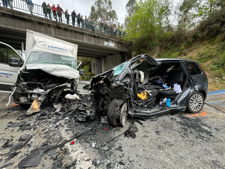 Accidente mortal entre un camión y un turismo en Salvaterra