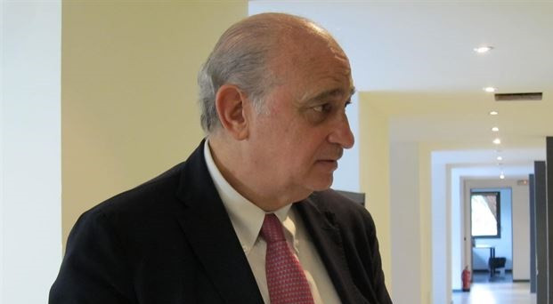 El ministro del Interior se siente una “víctima” de las filtraciones y no piensa dimitir