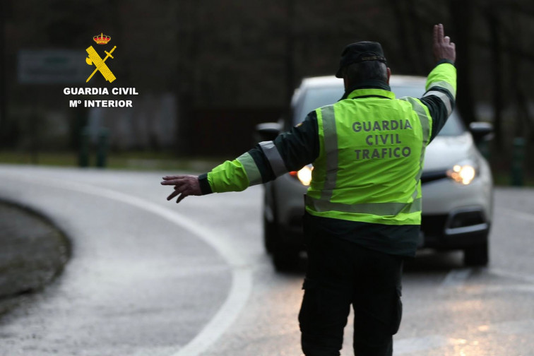 Conductor se fuga de la Guardia Civil pero lo atrapan borracho y drogado en Carballo