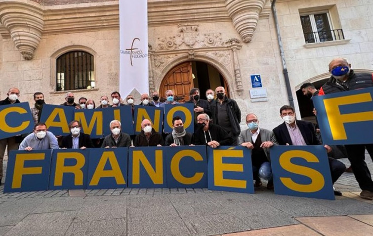 Colectivos de amigos del Camino de Santiago de toda España, contra la celulosa de Altri en Palas de Rei