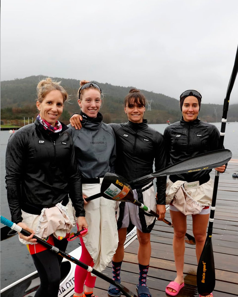 Teresa Portela con sus compañeras de K4 entrenando para París 2024 en una foto de sus redes sociales