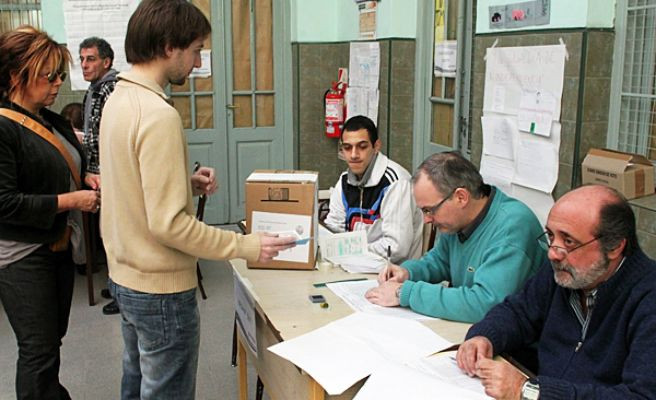 Evacuado al hospital el presidente de una mesa electoral de Santiago