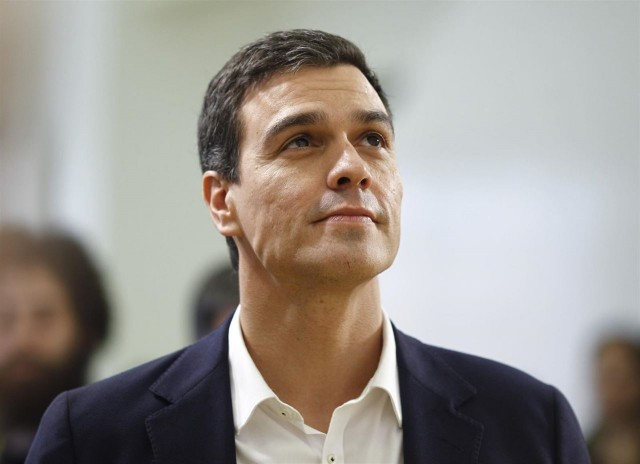 ​Pedro Sánchez, presionado desde dentro y desde fuera para reabrir el debate