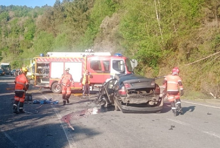 Un muerto tras una colisión en Pantón entre un coche y un camión