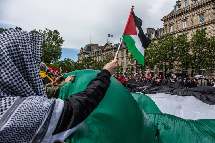 Semana de protestas en Galicia en defensa de Palestina con una bandera humana el domingo en Santiago