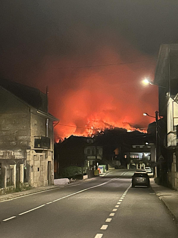 Primer gran incendio del año en Galicia: las llamas consumen 50 hectáreas en Angudes, Crecente (vídeo)