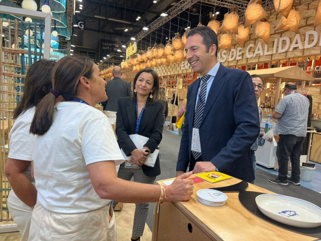 El conselleiro do Mar, Alfonso Villares, visita la feria Gourmets de Madrid