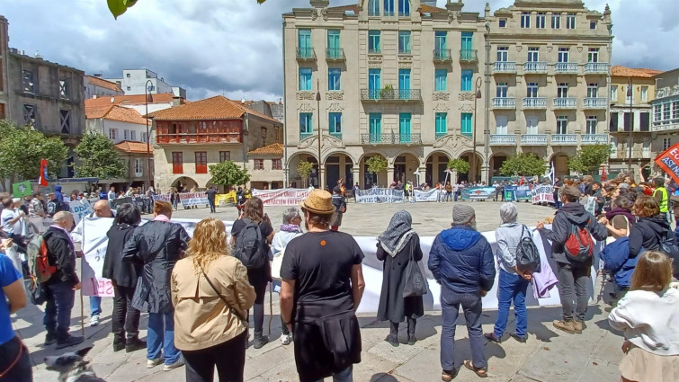 Un centenar de colectivos de toda Galicia se manifiestan contra la 