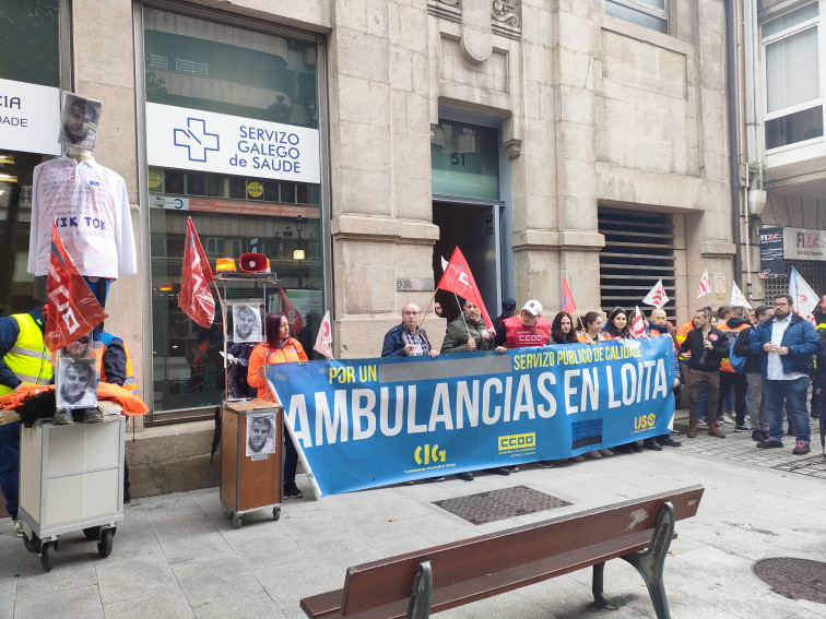 Trabajadores de Ambulancias do Atlántico toman las calles a la espera de que se intervenga a la concesionaria