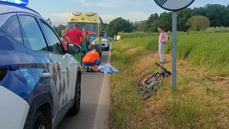 Investigan la muerte de un ciclista que apareció tirado en una cuneta en Gresande, Lalín