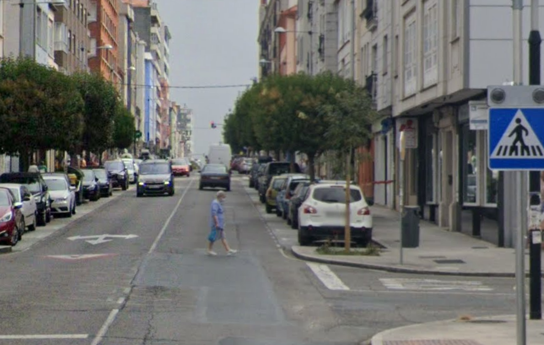 La calle Estrada de Castela a la altura de la Praza de Ultramar de Ferrol en una imagen de Google Street View