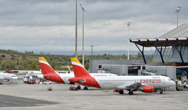 Cancelados más de veinte vuelos en el aeropuerto de Santiago por la huelga en Iberia