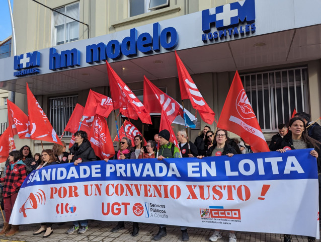 Archivo - Protesta de personal de la sanidad privada en la provincia de A Coruña