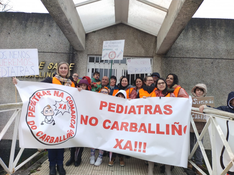 Manifestación en O Carballiño ante esperas de diez días para el médico de familia