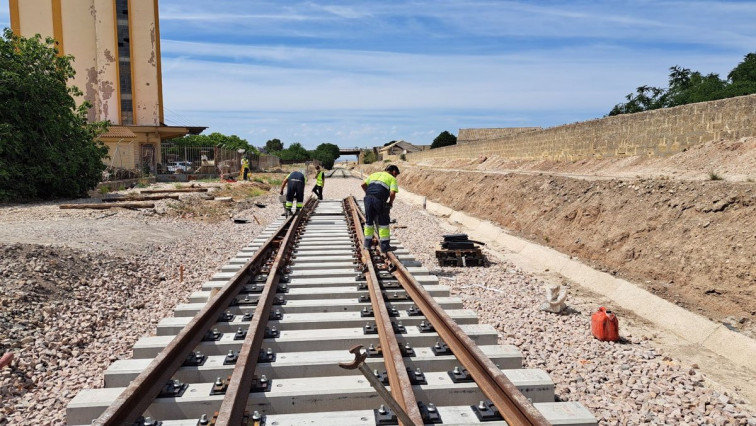 Accidente laboral: operario de 24 años sufre una descarga eléctrica en la vía férrea en Redondela