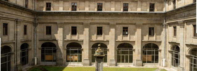 Claustro de la Facultad de Geografía e Historia de la Universidade de Santiago de Compostela.