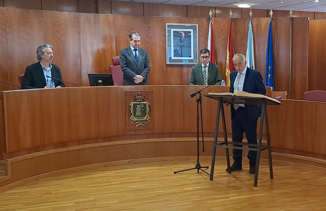 Toma de posesión de Daniel Benavides como concejal del PP en el pleno del Ayuntamiento de Vigo, a 27 de mayo de 2024.