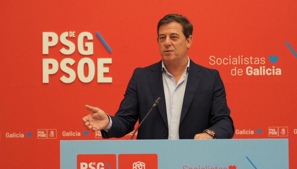 El secretario xeral del PSdeG, José Ramón Gómez Besteiro, en rueda de prensa