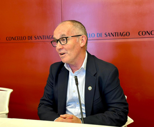 El concejal de Mobilidade, Convivencia e Centros Socioculturais de Santiago, Xan Duro, en rueda de prensa.