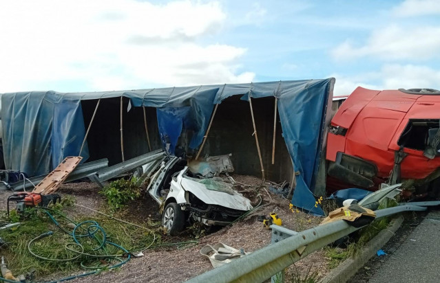 Accidente de tráfico en la A.8 en Vilalba.