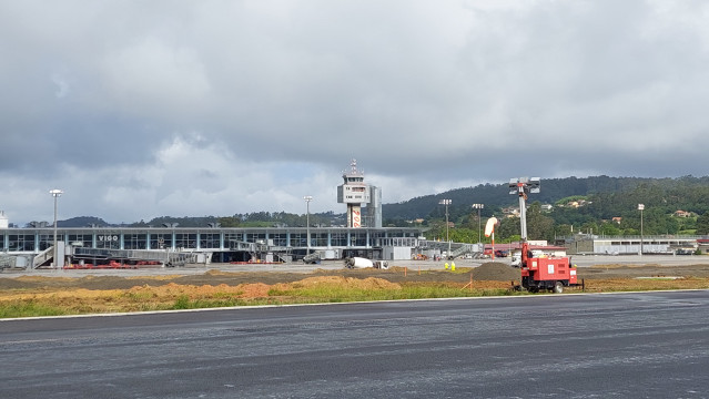 Imagen de la reparación del aeropuerto de Vigo.