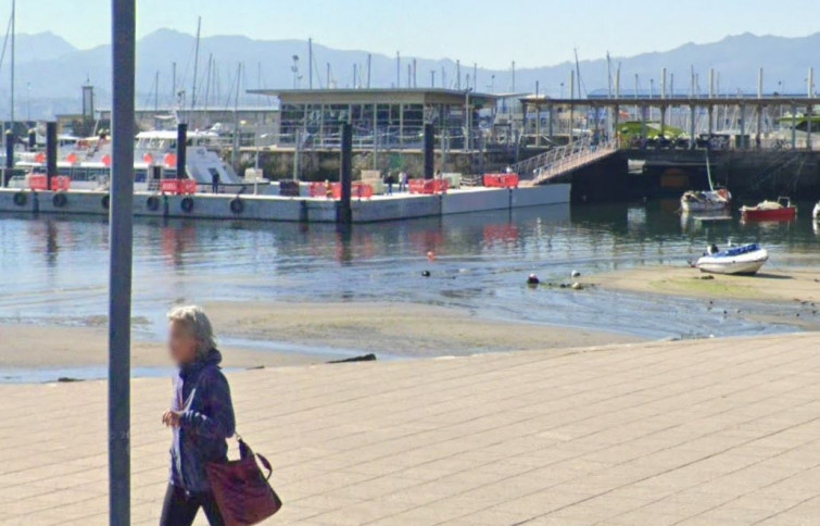 Otro vertido de aguas fecales apesta la costa de Cangas a semanas de la temporada turística