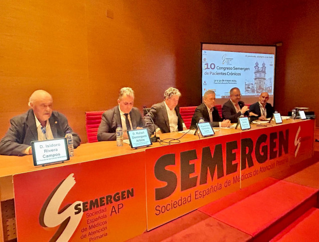 El conselleiro de Sanidade, Antonio Gómez Caamaño, y el alcalde de Pontevedra, Miguel Anxo Fernández Lores, inauguran unas jornadas de la la Sociedad Española de Médicos de Atención Primaria (Semergen) sobre cronicidad.