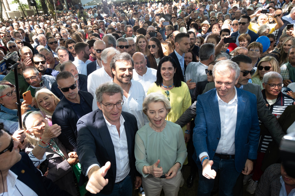 El presidente del PP nacional, Alberto Núñez Feijóo, la presidenta de la CE, Ursula Von der leyen, y el presidente de la Xunta, ALfonso Rueda, participan en la romería de O Pino (A Coruña).