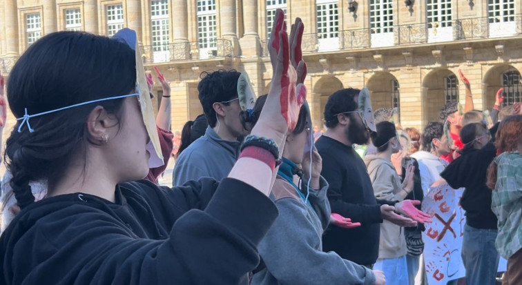 Acto simbólico de Asemblea Aberta por Palestina durante la visita de von der Leyen