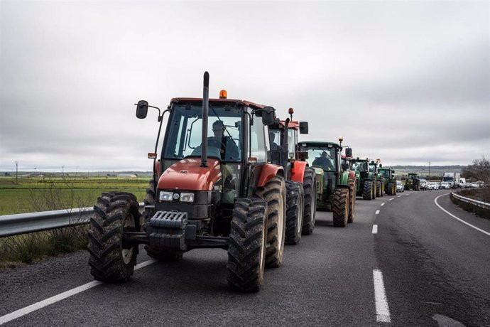 Vuelven las tractoradas contra las políticas agrarias a una semana de las Elecciones europeas