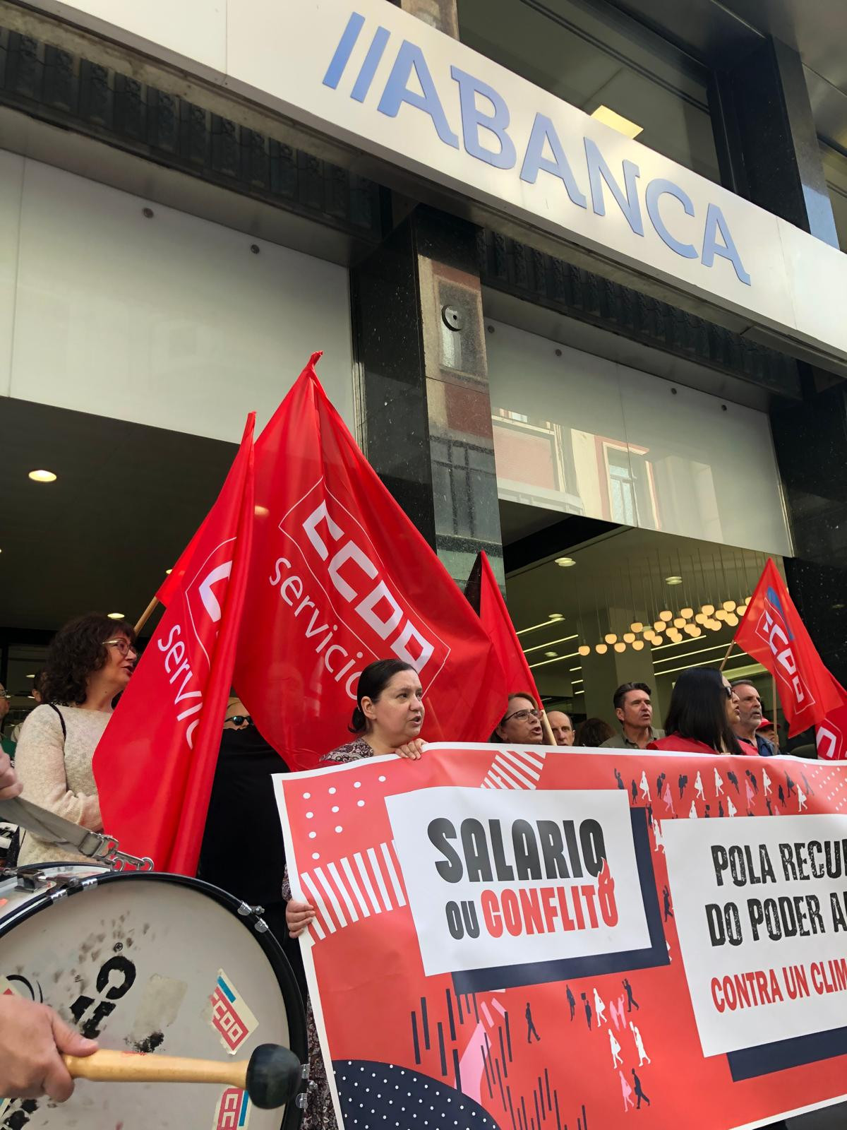 Protesta de DXC ante Abanca en una imagen de CC.OO.