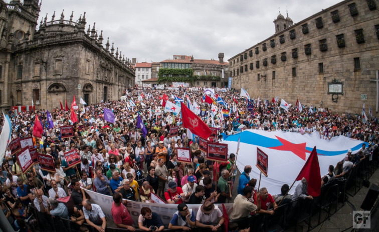 ​O nacionalismo aparca a unidade nas celebracións do Día da Patria