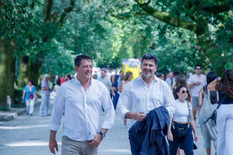 Planes en familia durante la jornada de reflexión para los candidatos gallegos en las europeas