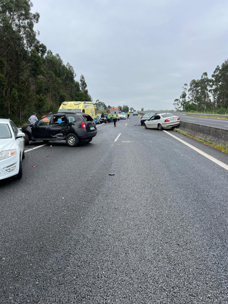 Colisión múltiple en la AG-11 a la altura de Rianxo deja varios heridos